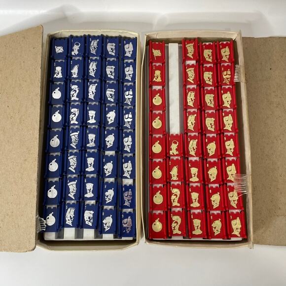 1961 Stratego 40 Blue pieces + 36 Red pieces (missing 4) + trays - plastic - Picture 2 of 9